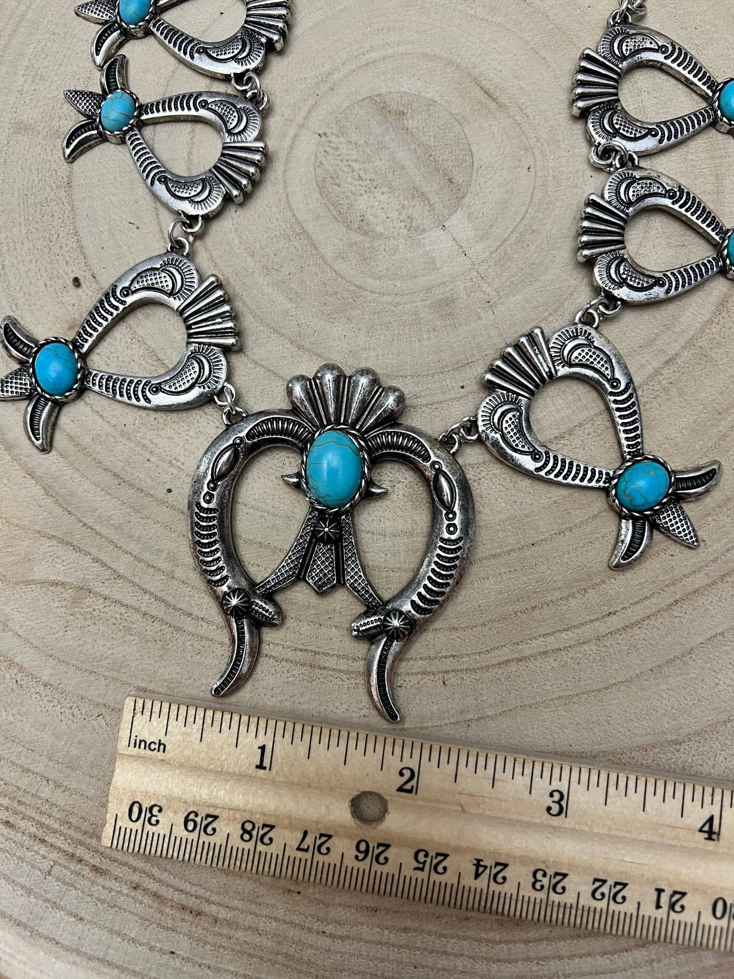Set di orecchini e collana di 24 pollici con fiore di zucca e turchese finto