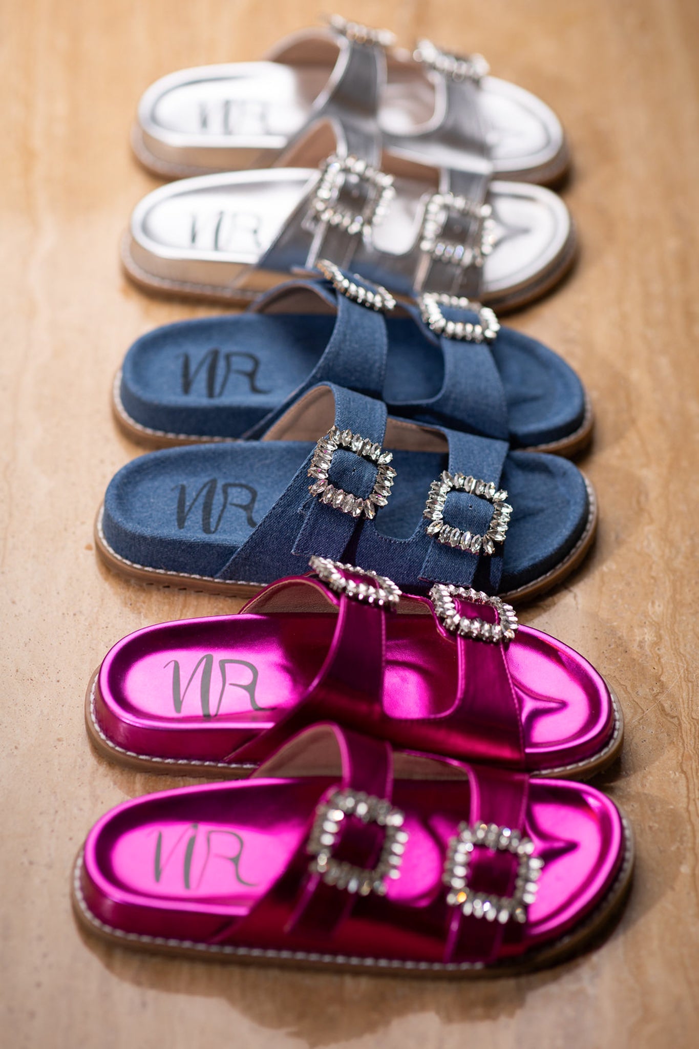 Stellar Strass Schnallen Slides in Fuchsia