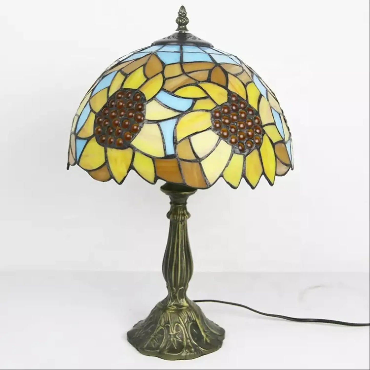 Solros Tiffany-lampa med livfullt glasarbete
