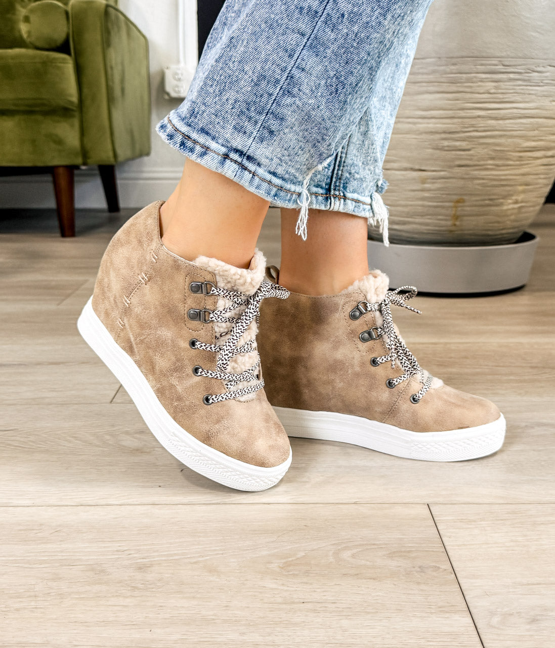 Tiburon Sneaker Keilabsatz in Creme