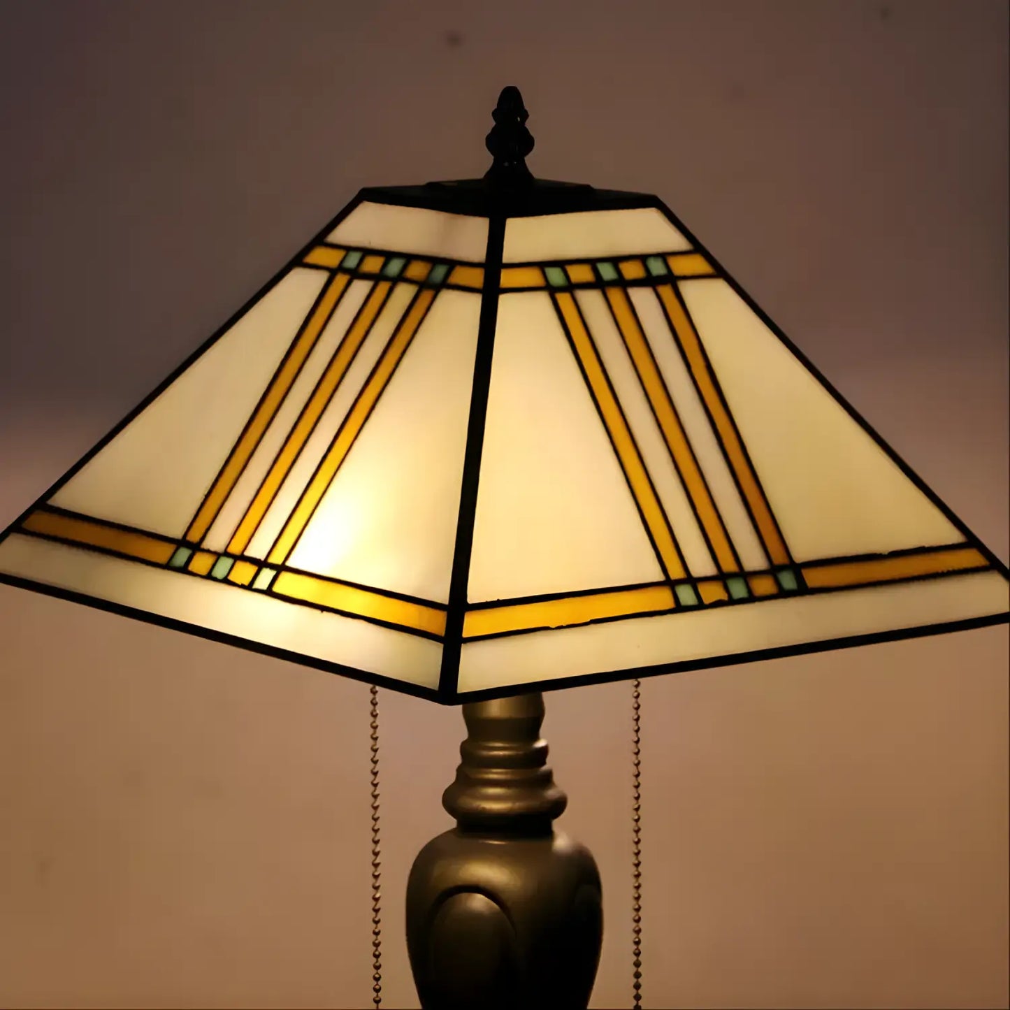 Vintage fyrkantig Tiffany-lampa till salu