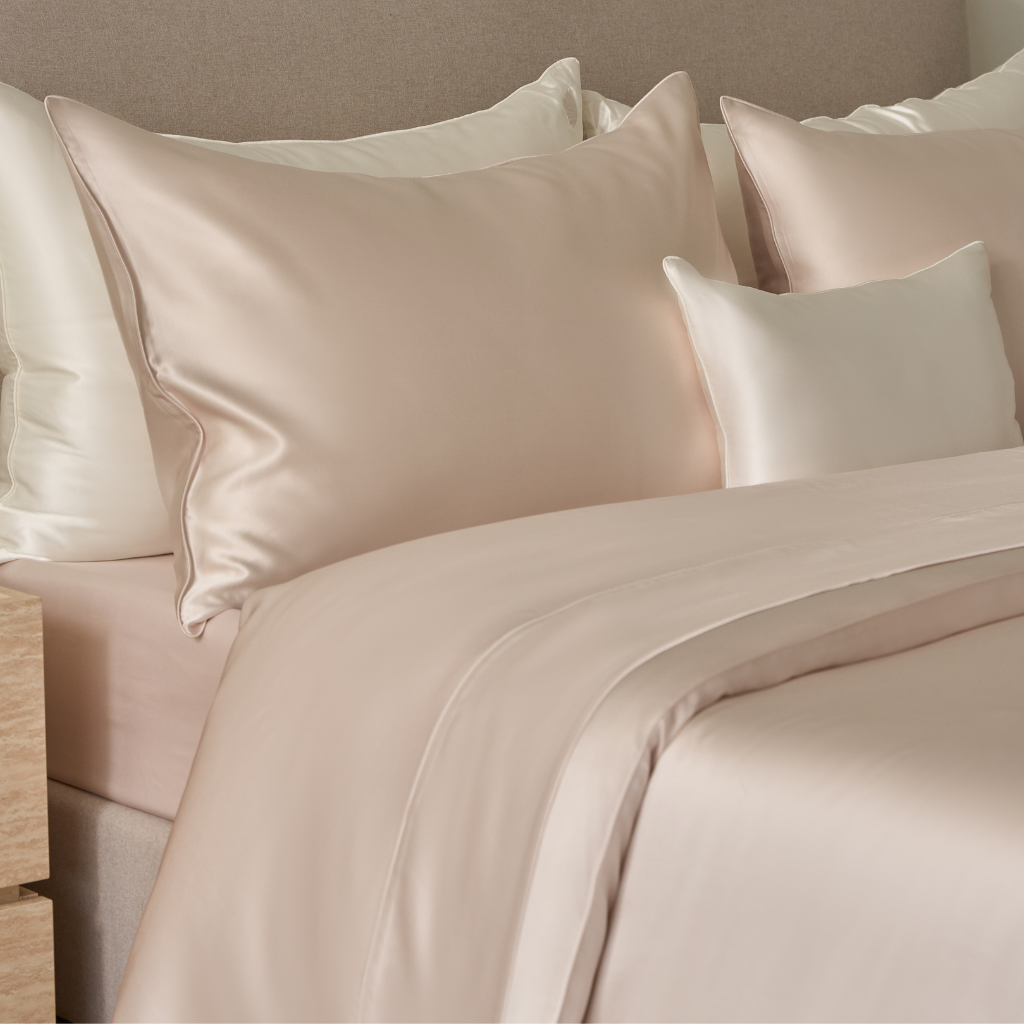 Silk bedding and pillow for Perle Silk