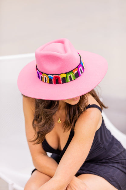 Bubbelgumsrosa västerländsk hatt
