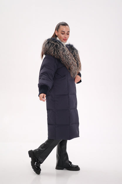 Cappotto imbottito con cappuccio e rifinitura in pelliccia autentica Rei, colore blu navy