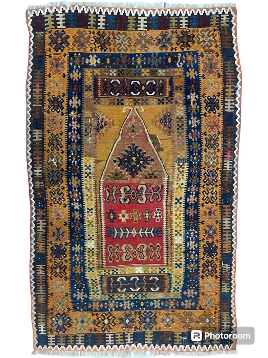 Antyczny anatolijski wełniany dywan modlitewny 4’ x 6’6”