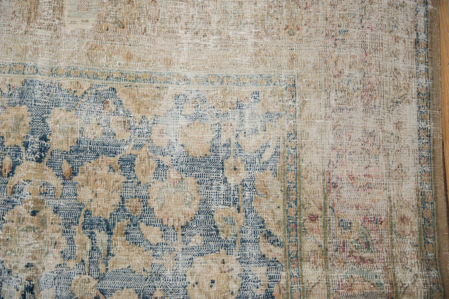 6.5x10.5 Vintage Distressed Meshed Carpet