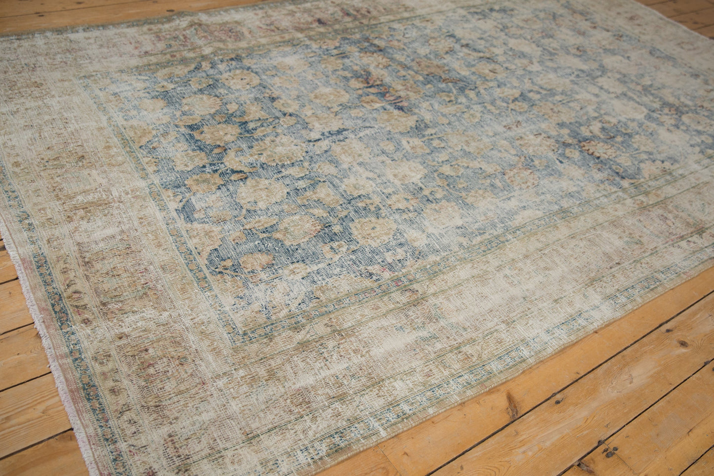 6.5x10.5 Vintage Distressed Meshed Carpet