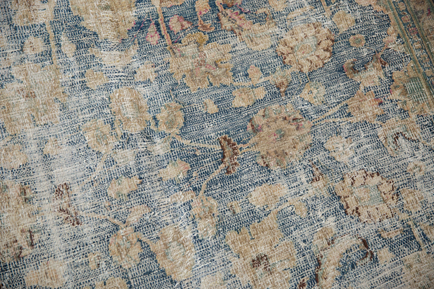 6.5x10.5 Vintage Distressed Meshed Carpet