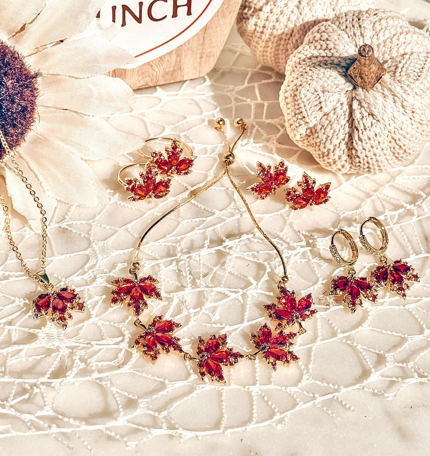 FEUILLE D'ÉRABLE | Red Maple Leaf Earrings