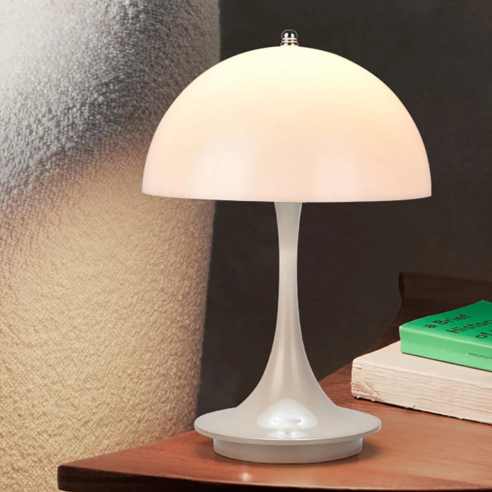 Lampa stołowa w kształcie kopuły grzyba