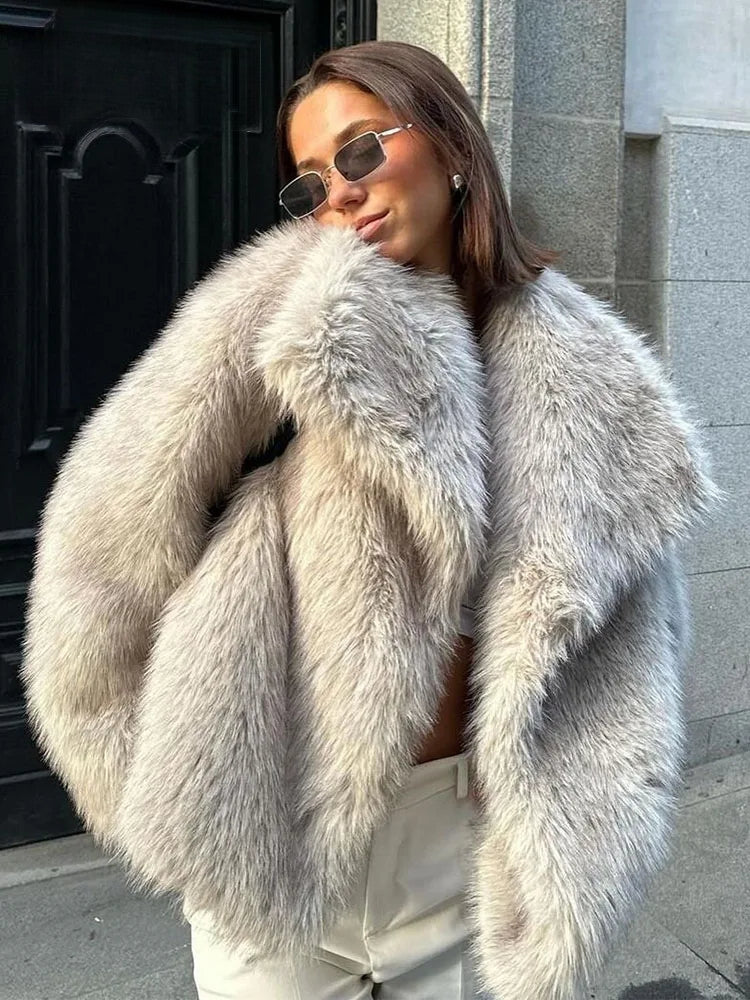 ODIO | Cappotto in Pelliccia Sintetica Oversize