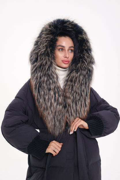 Cappotto imbottito con cappuccio e rifinitura in pelliccia autentica Rei, colore blu navy