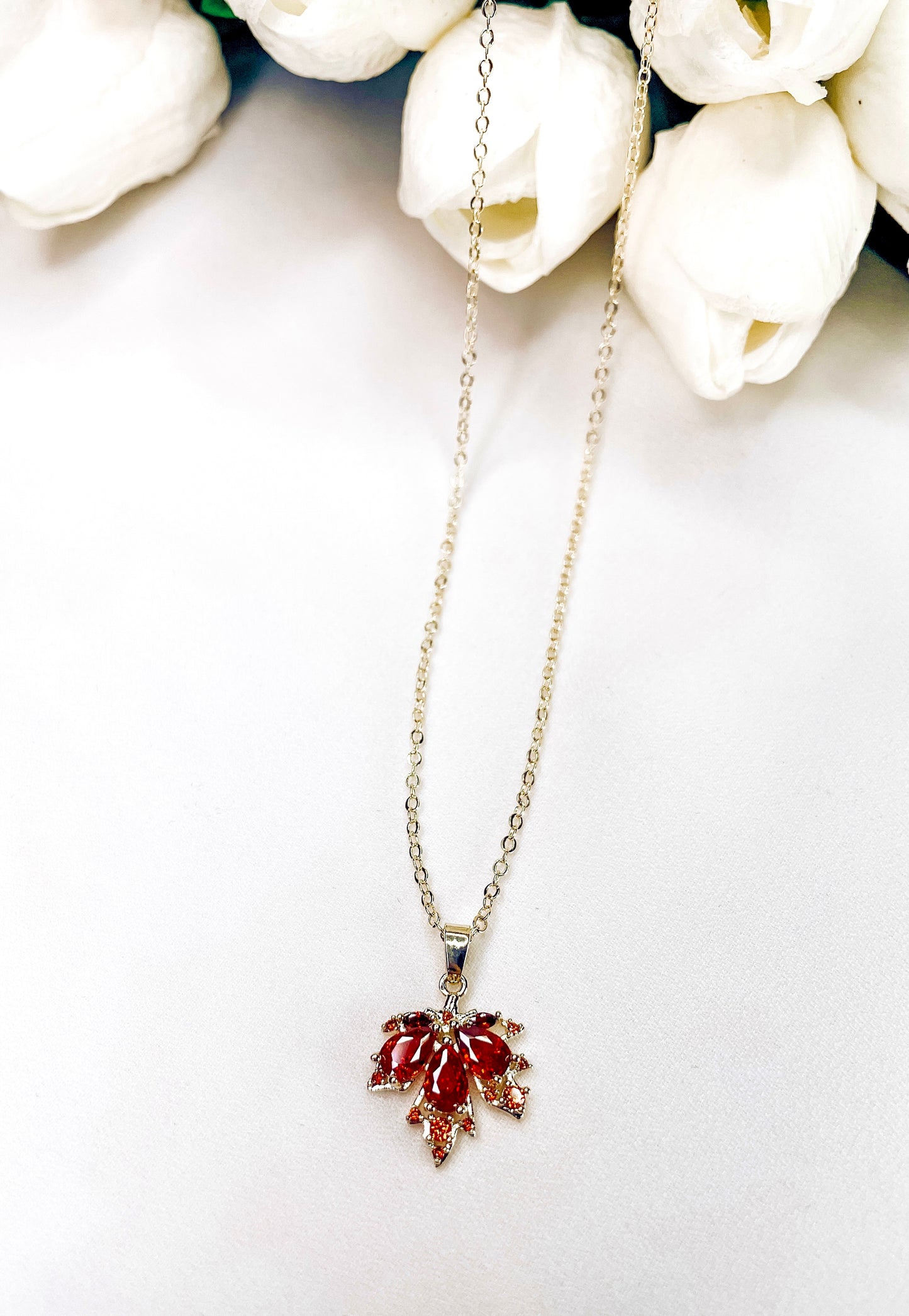 FEUILLE D'ÉRABLE | Red Maple Leaf Pendant