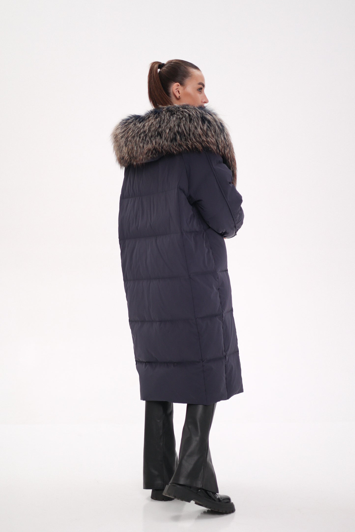 Cappotto imbottito con cappuccio e rifinitura in pelliccia autentica Rei, colore blu navy