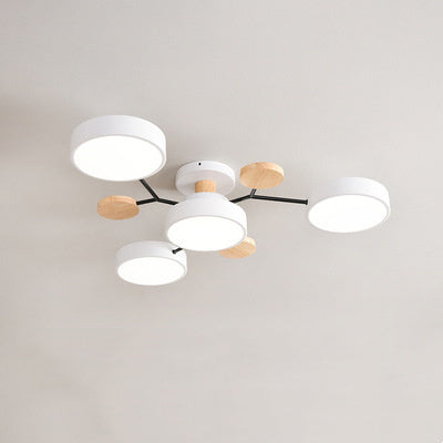 Osvětlení kreativního moderního minimalistického malého bytu
