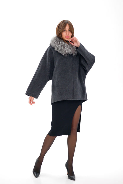 Manteau en laine vierge avec fourrure de renard argenté authentique