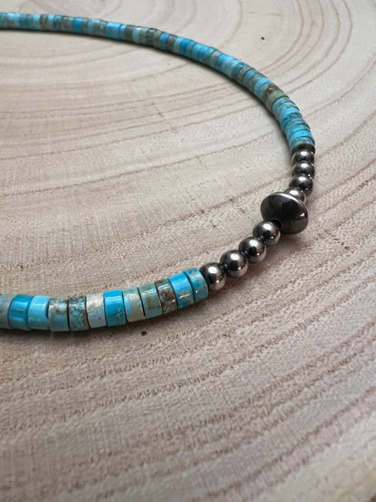 Naszyjnik choker z pereł sterling 4mm i akcentem z koralika w kształcie spodka ze srebra, Turkus - 14 cali