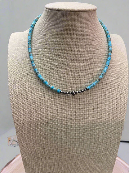 Naszyjnik choker z pereł sterling 4mm i akcentem z koralika w kształcie spodka ze srebra, Turkus - 14 cali