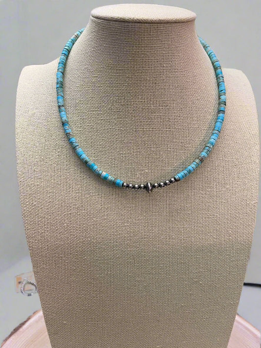 Naszyjnik choker z pereł sterling 4mm i akcentem z koralika w kształcie spodka ze srebra, Turkus - 14 cali