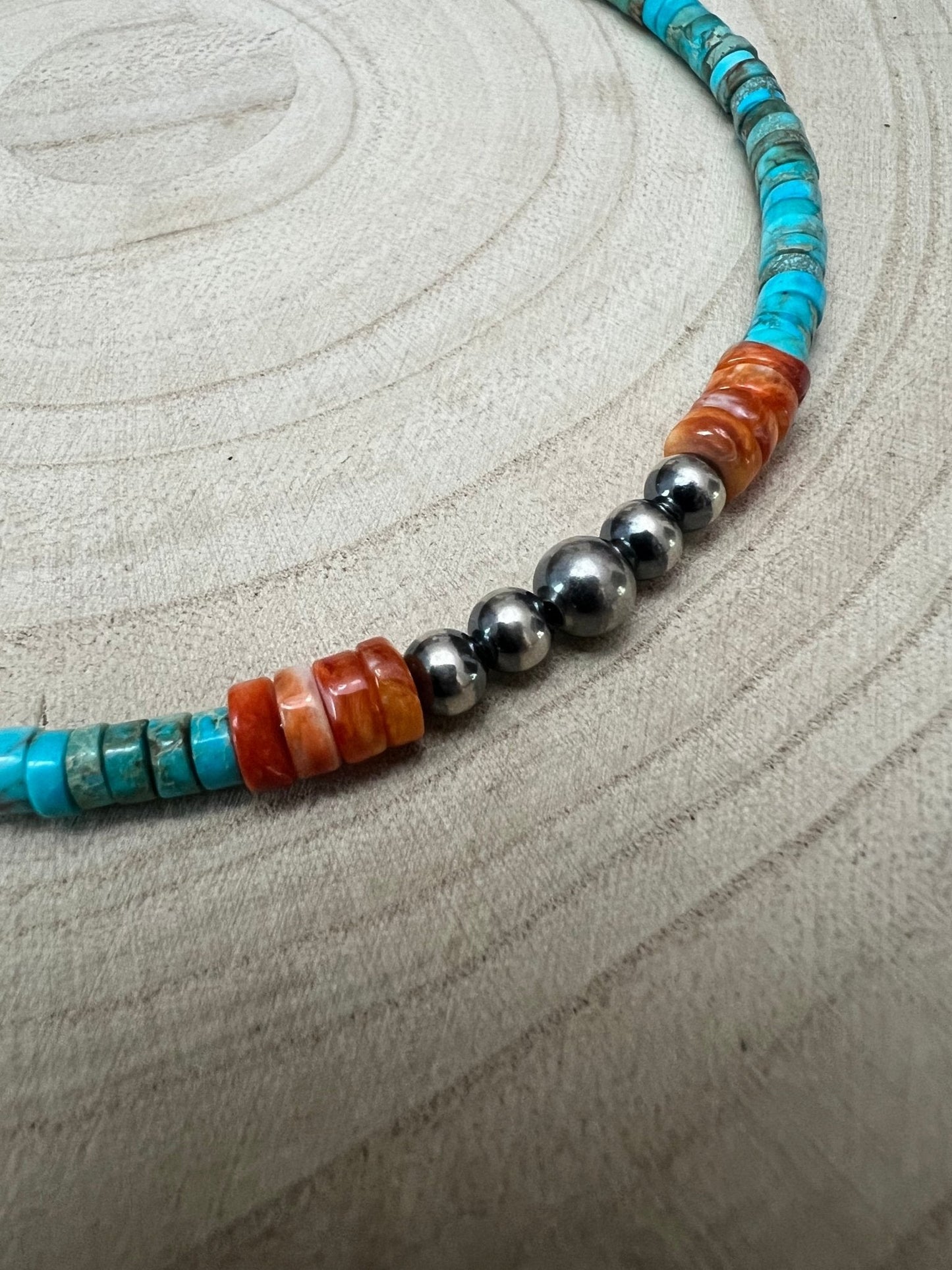 Perły srebrne 4mm, turkus variscite i ostryga kolczasta - żywy choker