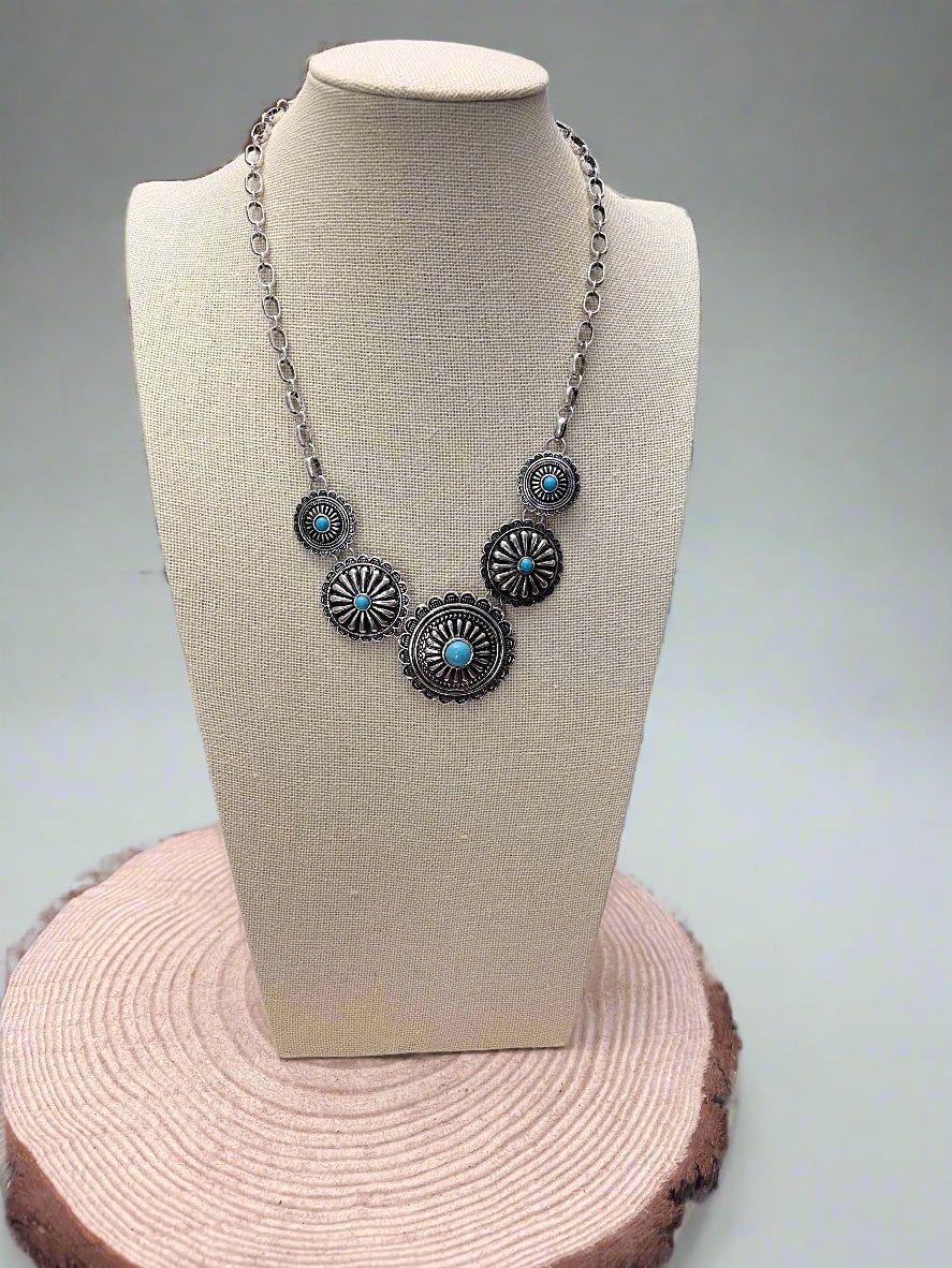 5 Conchos med halsband med konstgjord turkos - 18 tum + 3 tum förlängare