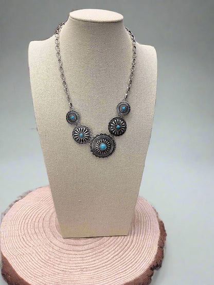 5 Conchos med halsband med konstgjord turkos - 18 tum + 3 tum förlängare