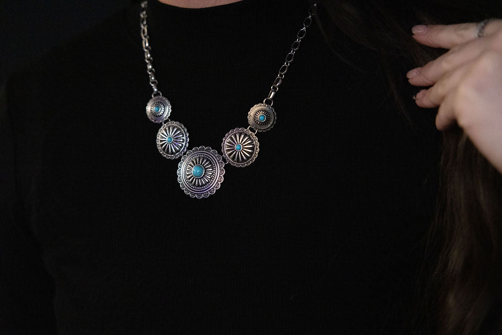 5 Conchos med halsband med konstgjord turkos - 18 tum + 3 tum förlängare