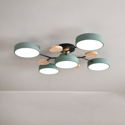 Osvětlení kreativního moderního minimalistického malého bytu