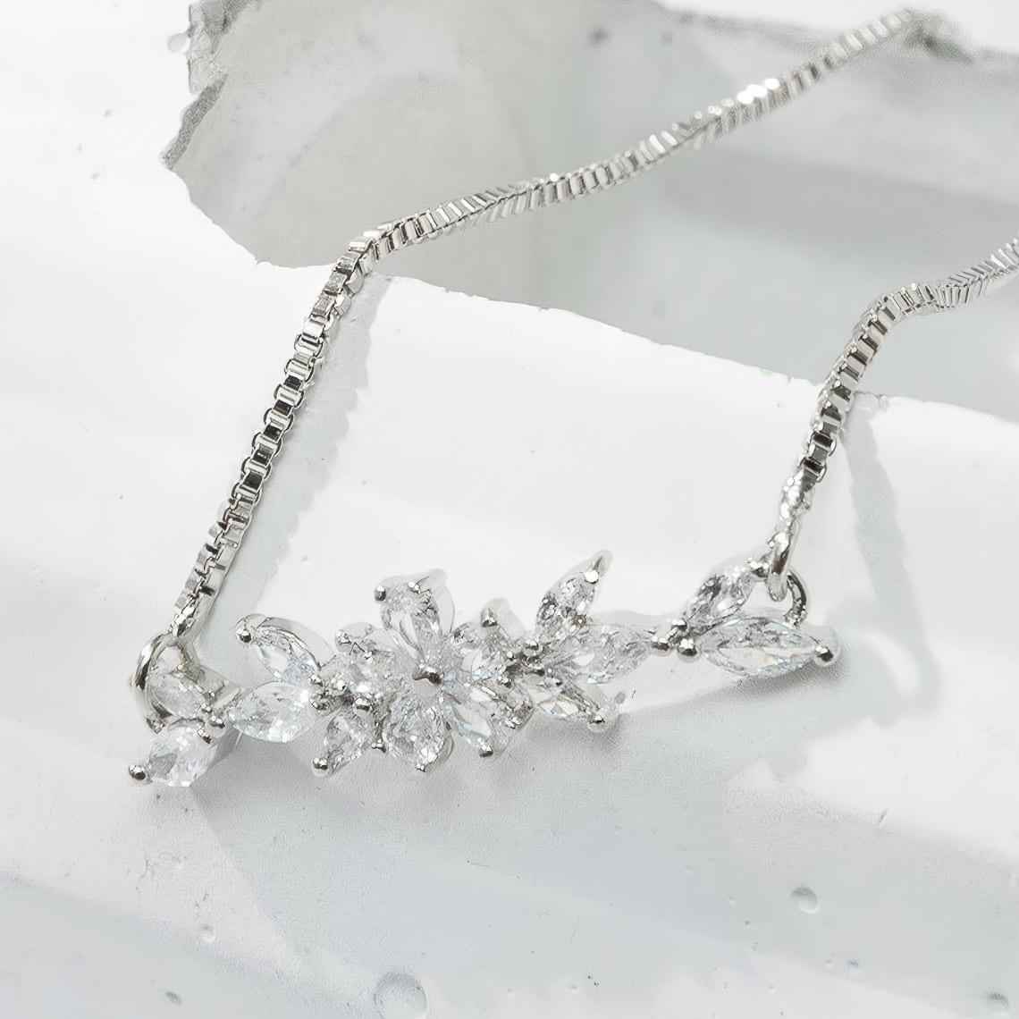 Zircon Flower Leaf Bracelet - Silver & Gold-plated Design for Women's Daily and Holiday Wear