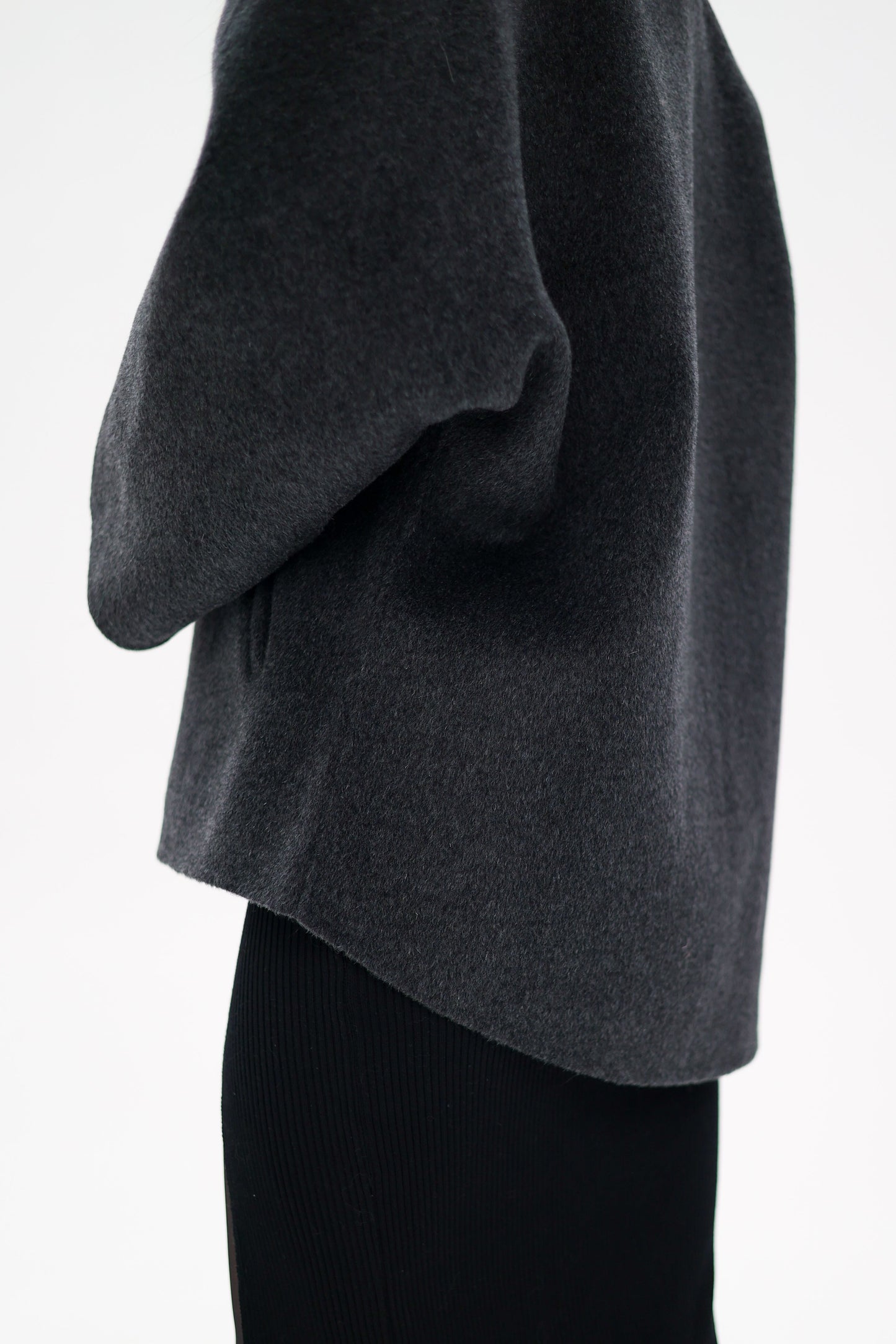Manteau en laine vierge avec fourrure de renard argenté authentique