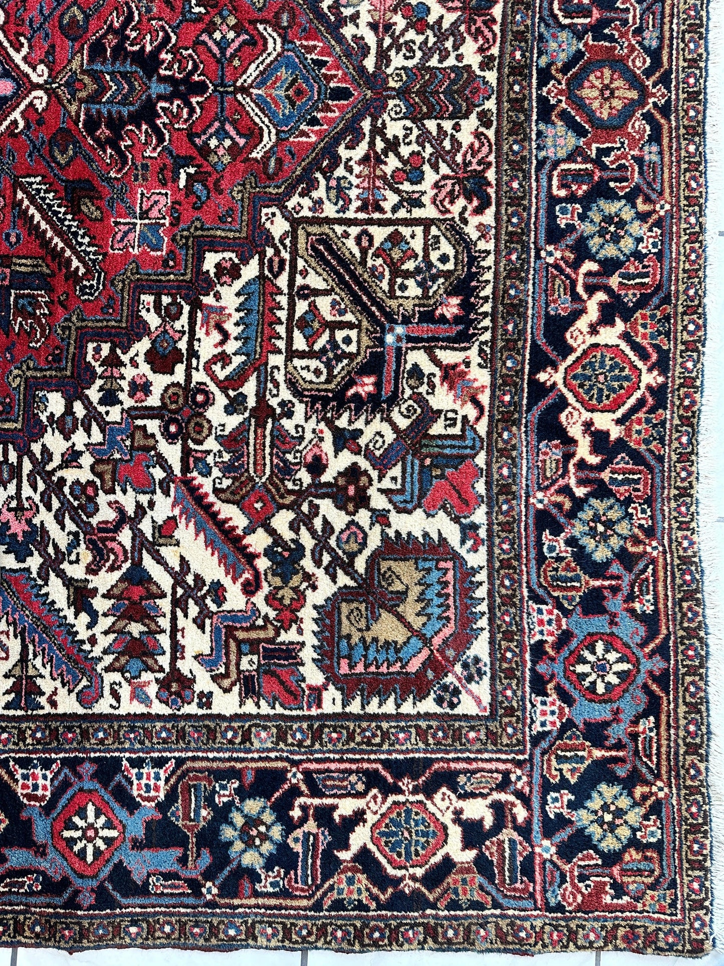 Hand-Knotted Persian Heriz Wool Rug – 9’ x 12’ – Geometric Medallion Design