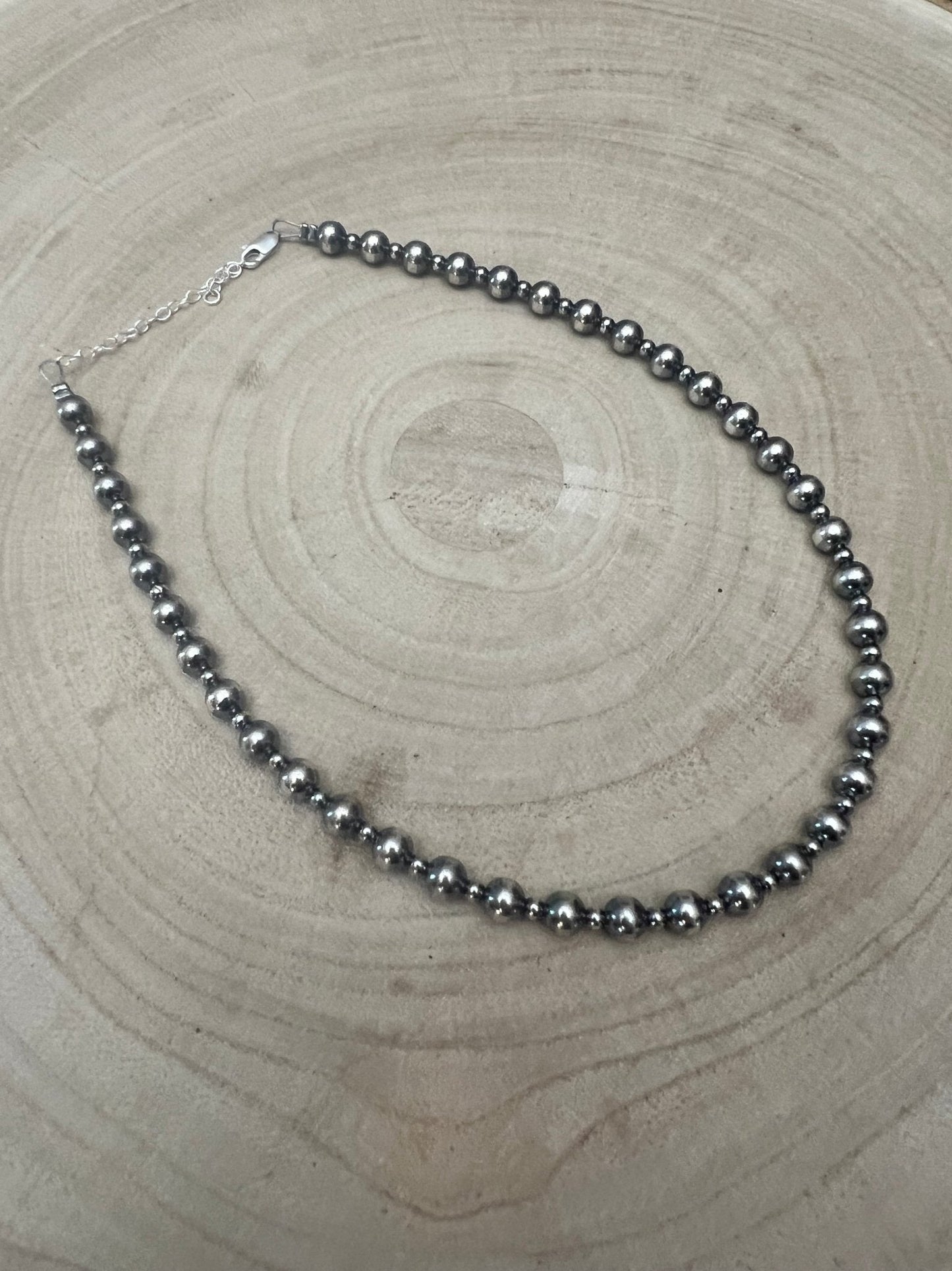 Naszyjnik choker z pereł srebrnych próby 925 o średnicy 6 mm i 3 mm - choker 14 cali
