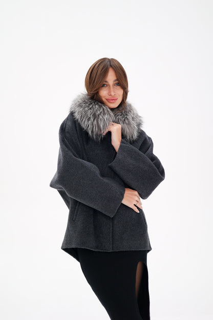 Manteau en laine vierge avec fourrure de renard argenté authentique