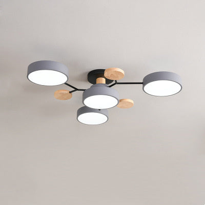 Osvětlení kreativního moderního minimalistického malého bytu