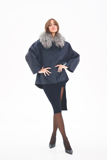 Manteau en laine vierge avec fourrure de renard argenté authentique