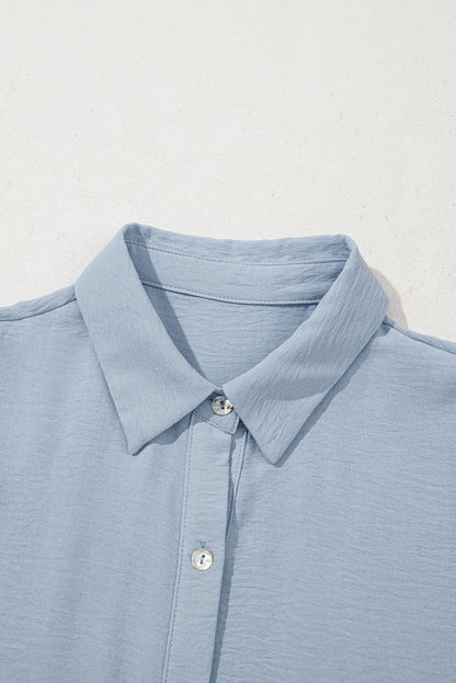 Vestito a balze con colletto camicia Arya, bottoni e maniche a sbuffo