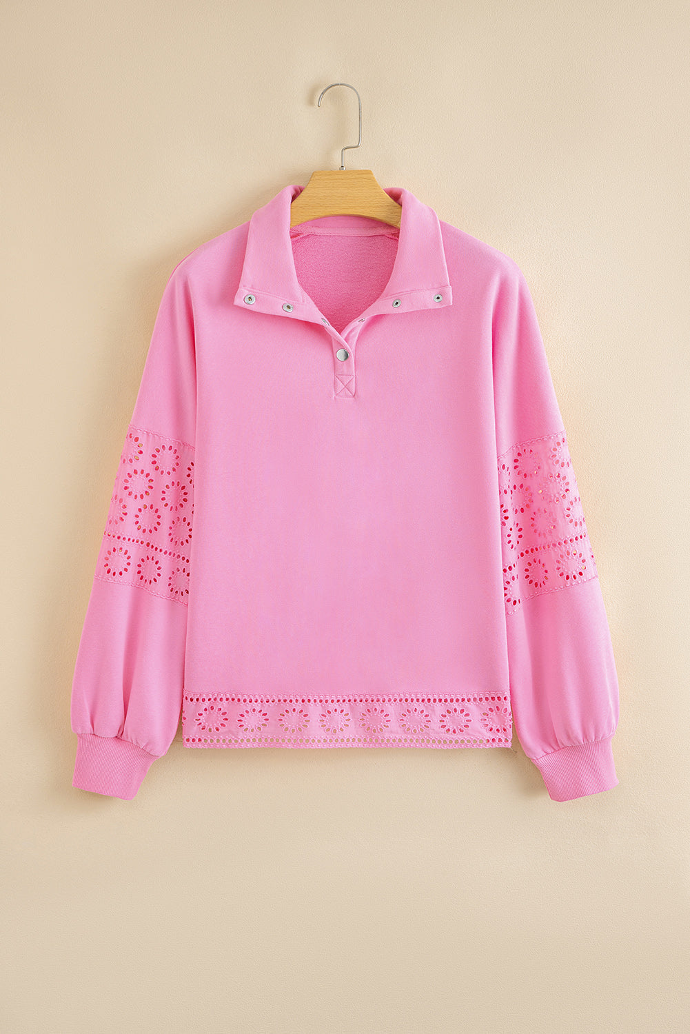 Evangeline besticktes Blumenknopf-Pullover-Sweatshirt