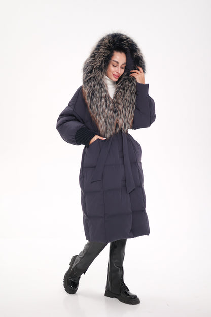 Cappotto imbottito con cappuccio e rifinitura in pelliccia autentica Rei, colore blu navy