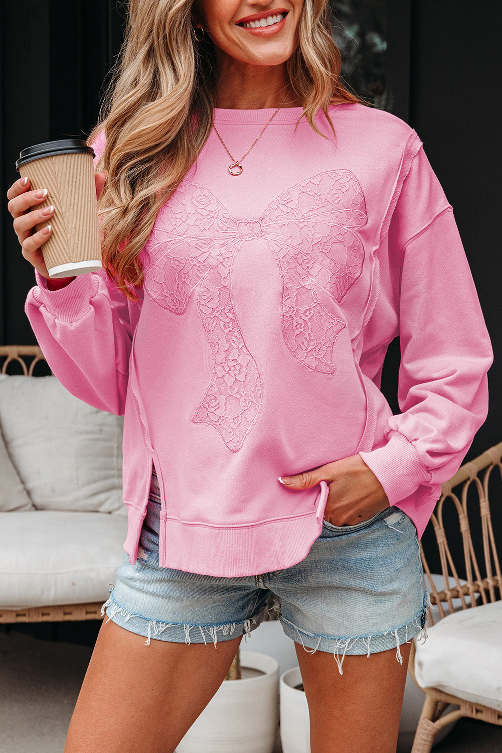 Brianna Spitzen-Schleife besticktes Sweatshirt mit sichtbarer Naht