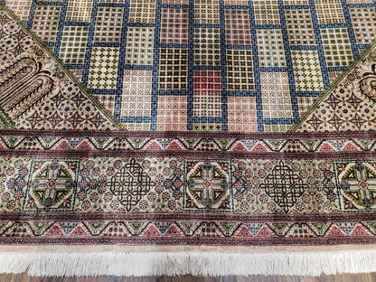 Sino-persisk silketeppe 6,4 x 9,9, svært fint håndknyttet teppe, paneldesign i flere farger, silketuster på silkebase, håndlaget vintage