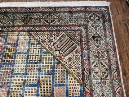 Sino-persisk silketeppe 6,4 x 9,9, svært fint håndknyttet teppe, paneldesign i flere farger, silketuster på silkebase, håndlaget vintage