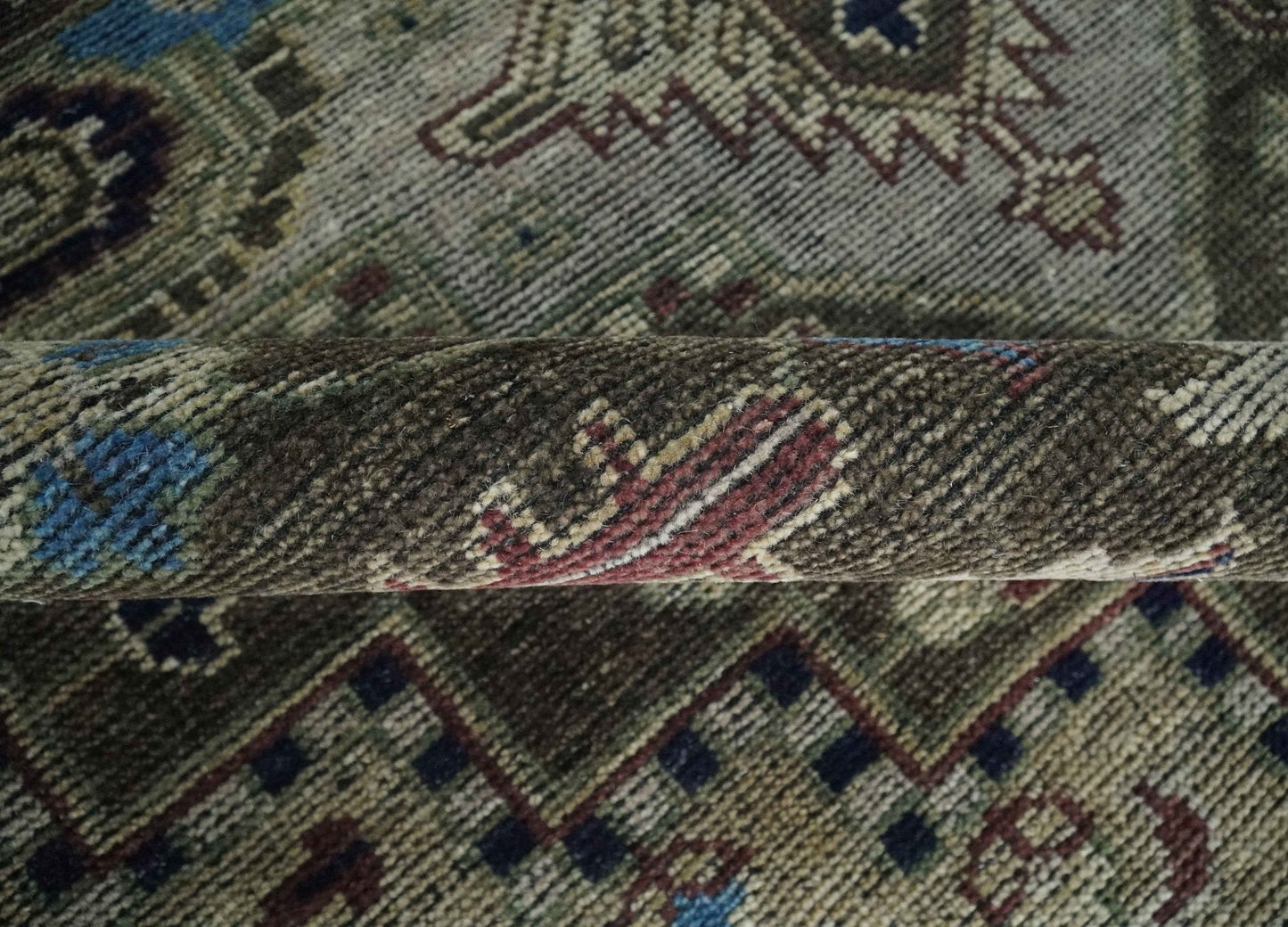 8x10 Antique look Brown, Beige and Blue Traditional Medallion wool Area Rug