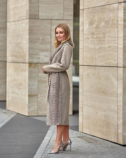 Cappotto in lana vergine con bordo in pelliccia di visone autentica e pelliccia di rex beige
