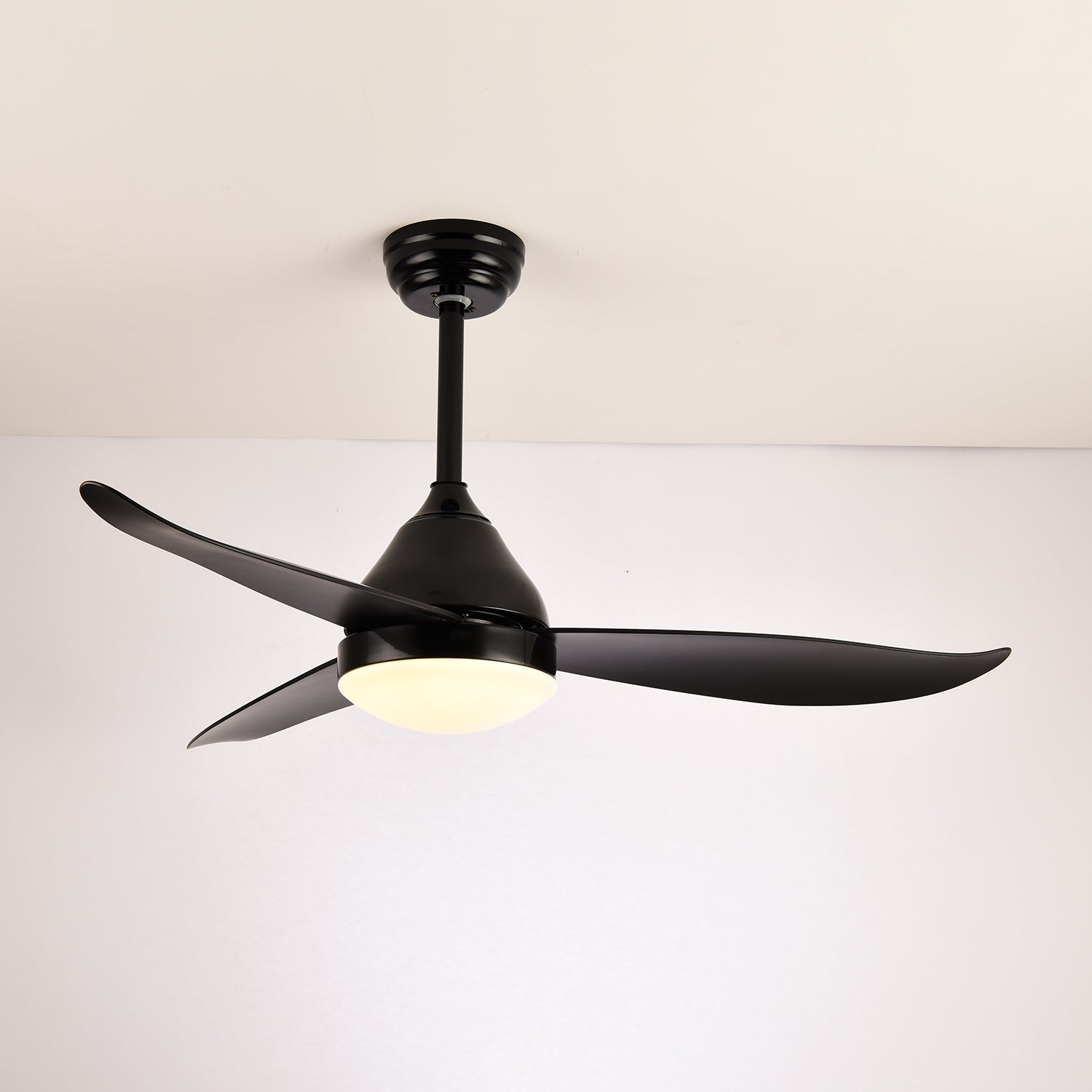 Aeris Whisper | Modern Ceiling Fan with Integrated LED Light & Quiet Operation 0