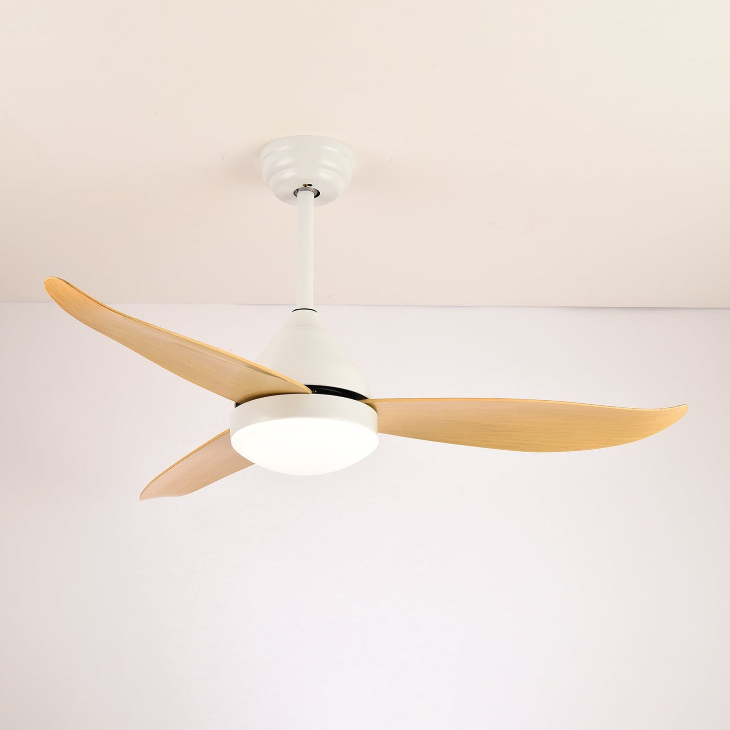 Aeris Whisper | Modern Ceiling Fan with Integrated LED Light & Quiet Operation 3