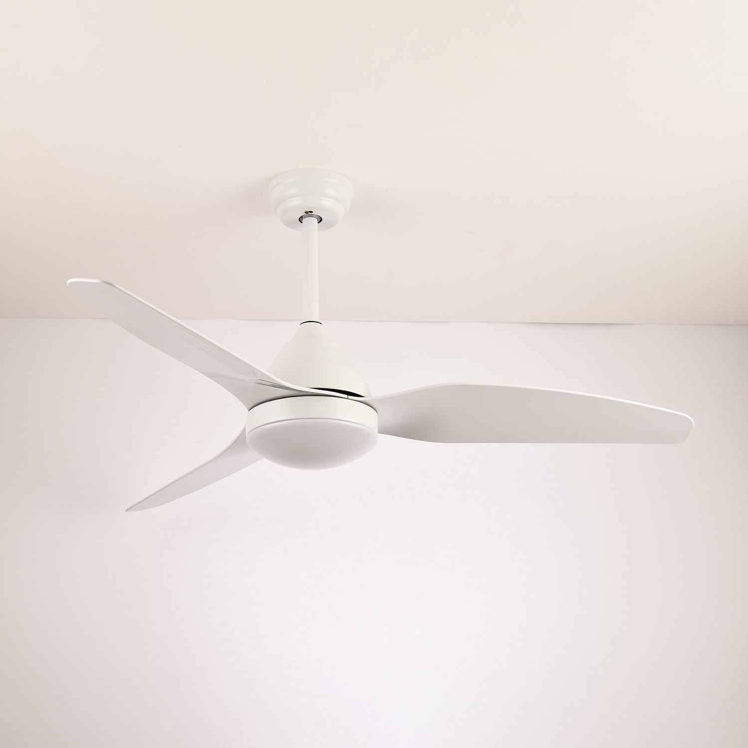 Aeris Whisper | Modern Ceiling Fan with Integrated LED Light & Quiet Operation 6