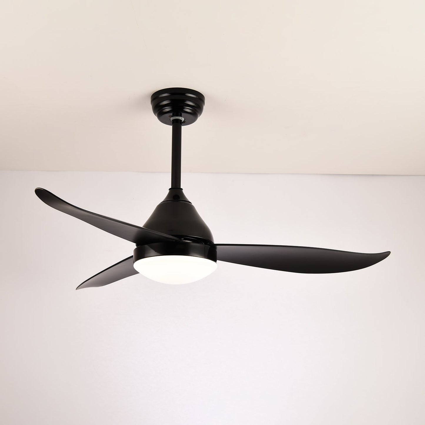 Aeris Whisper | Modern Ceiling Fan with Integrated LED Light & Quiet Operation 8