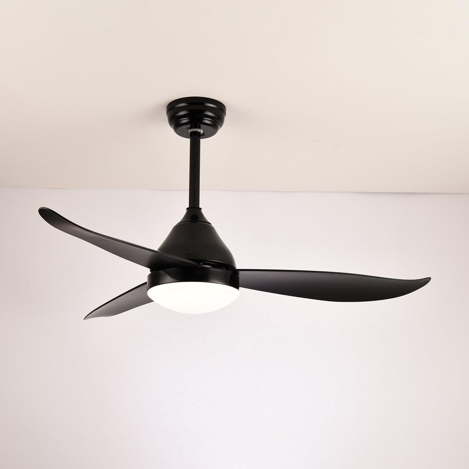 Aeris Whisper | Modern Ceiling Fan with Integrated LED Light & Quiet Operation 8