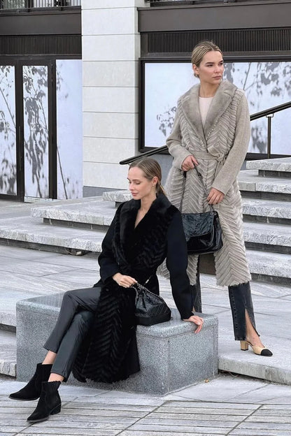 Cappotto in lana vergine con bordo in pelliccia di visone autentica e pelliccia di rex beige