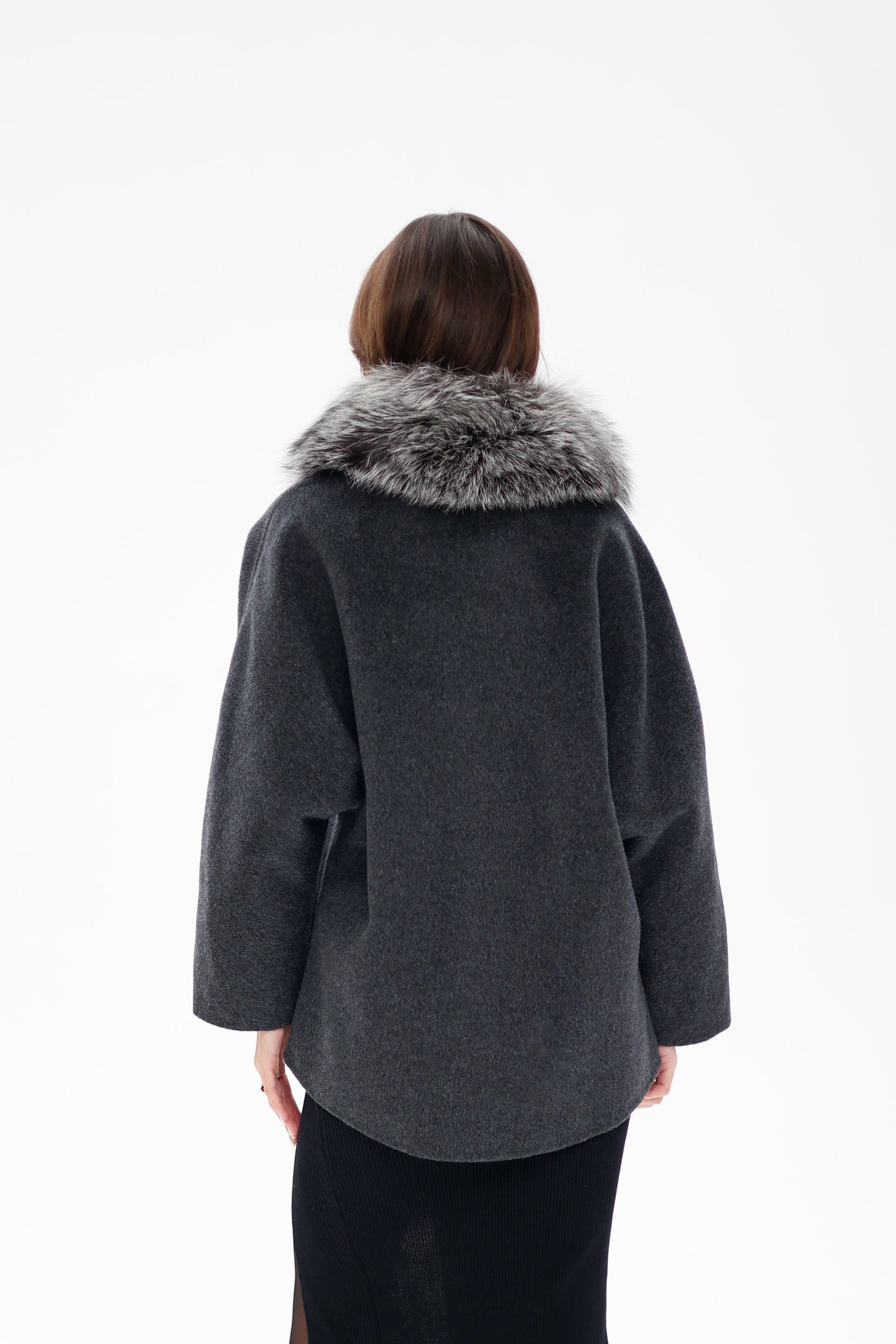 Manteau en laine vierge avec fourrure de renard argenté authentique